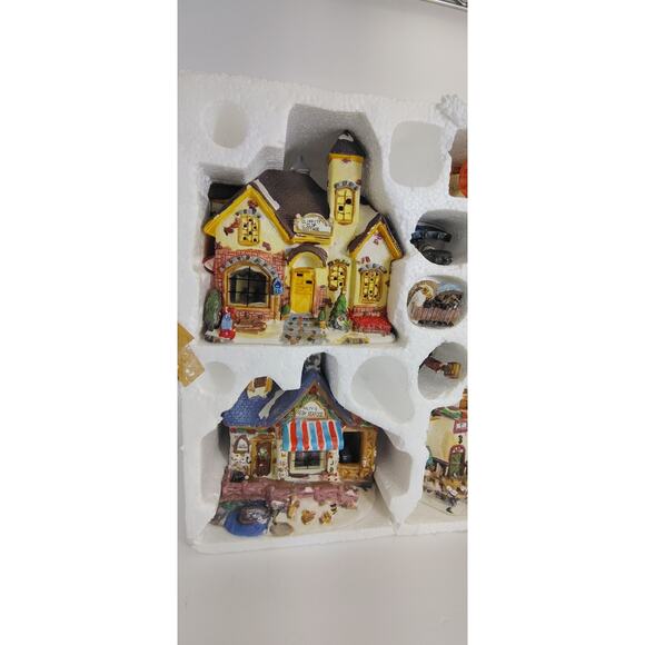 Christmas Streets 2005 Vintage Village Decor porcelain Xmas Lights 20 Piece - Picture 4 of 9
